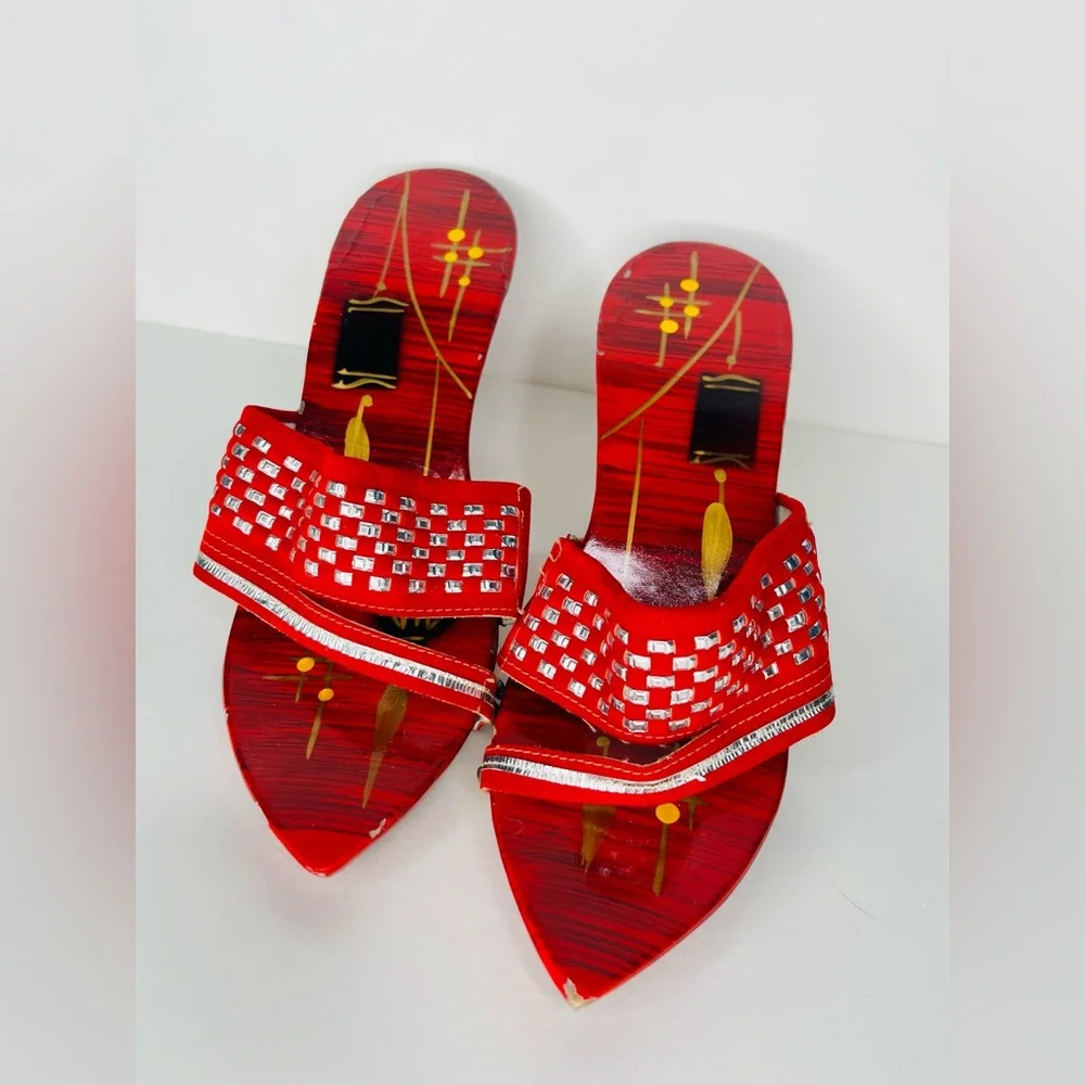 90s Saigon heels, size 6